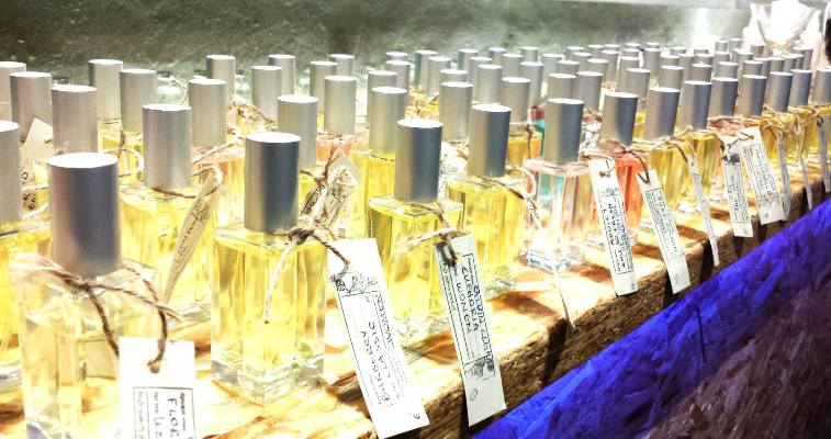https://www.facebook.com/perfumebaror/